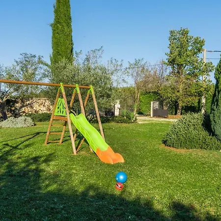 Newly Built Stone Mia With Garden And Pool Lejlighed *