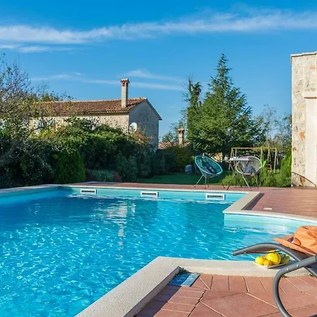 Newly Built Stone Mia With Garden And Pool Lejlighed