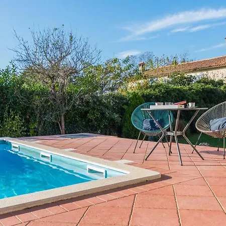 Newly Built Stone Mia With Garden And Pool Lejlighed *